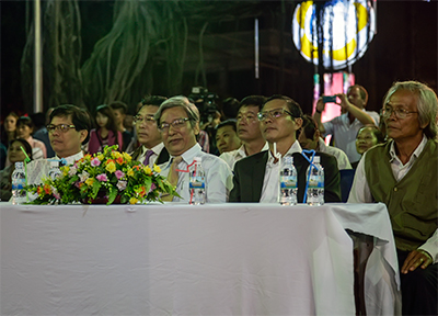 Lãnh đạo tỉnh và đông đảo người dân, du khách đã tham dự khai mạc Hội Hoa Xuân 2015