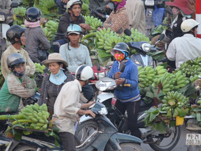 Chờ người đến ngã giá mua.