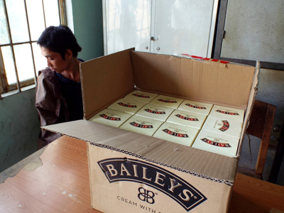 Tên trộm và thùng rượu tại Công an phường Phước Hòa