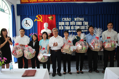 Thăm, chúc Tết Trung tâm Phục hồi chức năng và Giáo dục trẻ em khuyết tật tỉnh