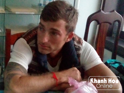 và Titov Evgeny tại cơ quan An ninh điều tra.