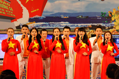 Tiết mục hát múa “Tổ quốc gọi tên mình”