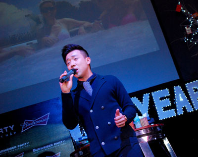 Trấn Thành biểu diễn tại Khu du lịch Champa Island Nha Trang tối 14-2.