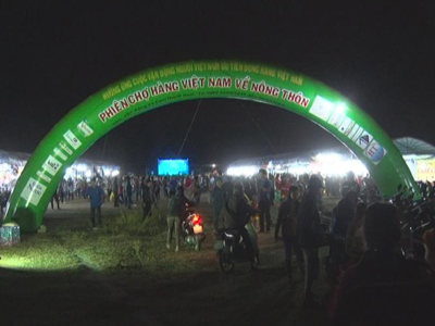 Phiên chợ hàng Việt về nông thôn: Thành công ngoài mong đợi