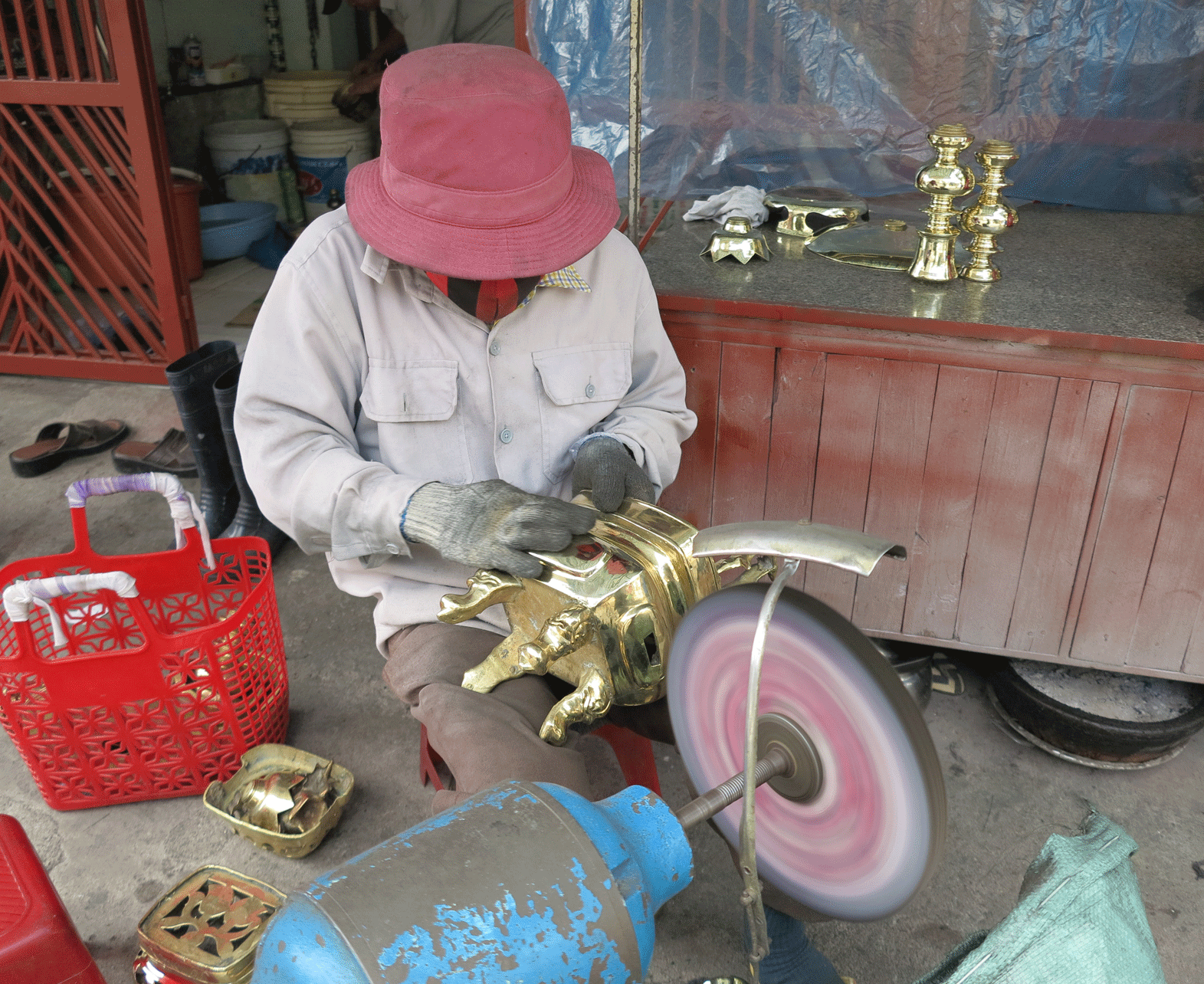 Mưu sinh trong khoảnh khắc giao thời