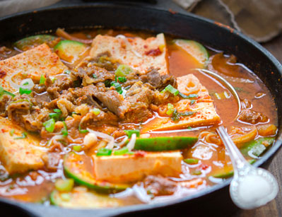 Canh thịt bò nấu đậu phụ và bí ngồi