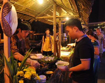 Khách sạn Michelia tổ chức buffet gánh cổ truyền tối mùng 4 Tết