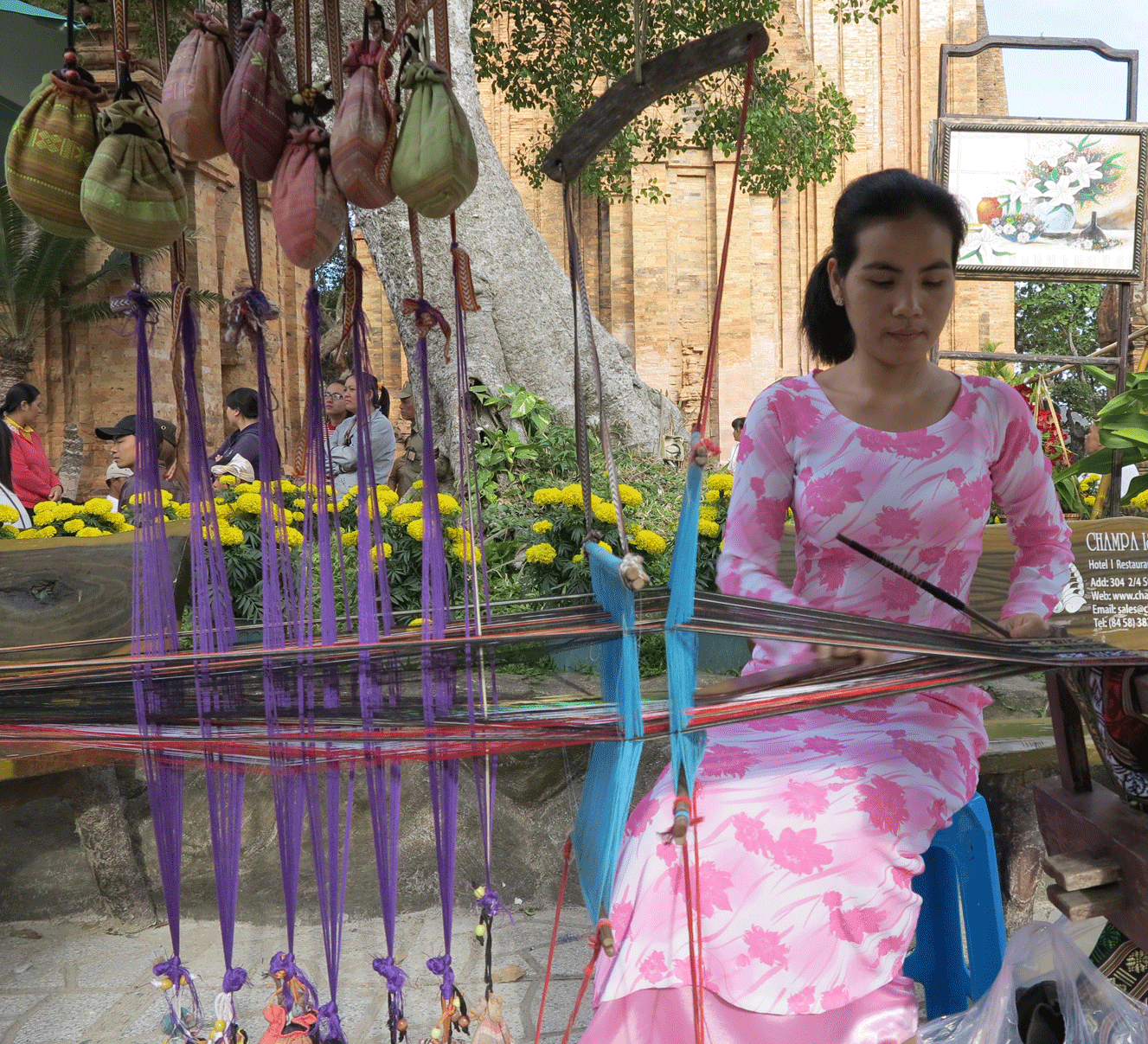 Hồn Chăm qua khung cửi