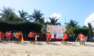 Boisterous basket boat race welcoming New Year