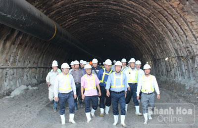 Bộ trưởng Bộ Giao thông vận tải Đinh La Thăng kiểm tra tiến độ thi công