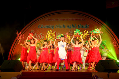 Một tiết mục trong chương trình nghệ thuật  chào mừng xuân Ất Mùi. 