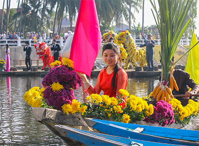 Những &quot;bông hoa&quot; trên dòng sông Dinh