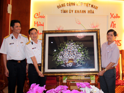 Tiếp cán bộ chỉ huy Lữ đoàn Tàu ngầm 189 và Kíp tàu ngầm 185