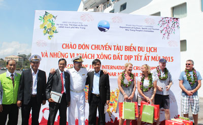 Warm welcome to Silver Wind, first cruise ship to Nha Trang in the lunar year 2015.