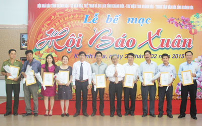 Bế mạc Hội Báo Xuân Ất Mùi 2015: Khen thưởng 10 tác phẩm xuất sắc