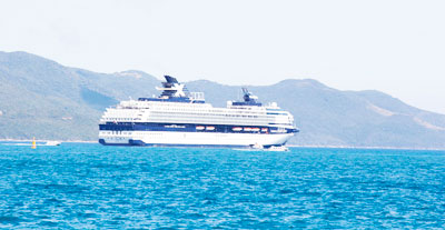Celebrity Century cruise ship with 1,723 international tourists calls at Nha Trang