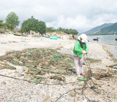 Bất an với tàu giã cào