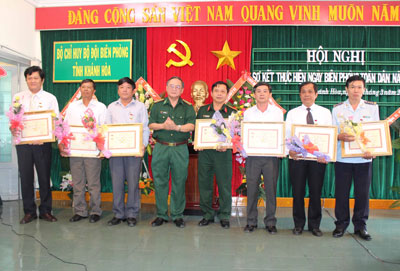 Sơ kết thực hiện &quot;Ngày Biên phòng toàn dân&quot; năm 2014