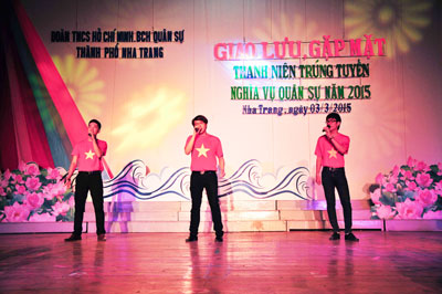 Giao lưu thanh niên trúng tuyển nghĩa vụ quân sự năm 2015