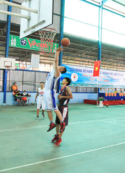 Các vận động viên tranh tài tại giải đấu.