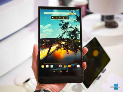 Sản phẩm sở hữu màn hình rộng 8,4-inch với độ phân giải 2K