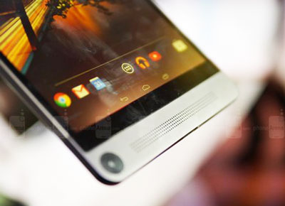 Loa ngoài nằm ở phía dưới mặt trước