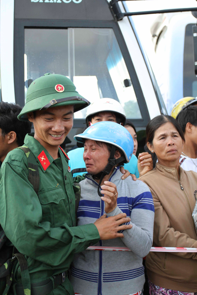 Tân binh chia tay người thân