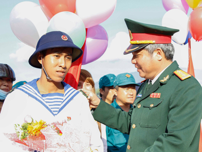 Đại tá Ngô Quang Trung, Chỉ huy Trưởng Bộ chỉ huy Quân sự tỉnh động viên thanh niên.