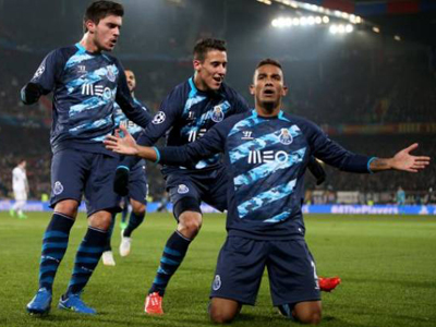 Basel – Porto, kẻ tám lạng, người nửa cân.