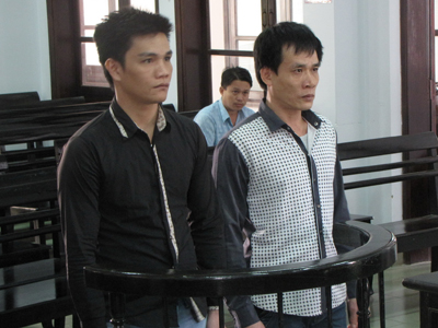  Bị cáo Trần Mạnh Hùng (trái) và Trương Minh Hùng.