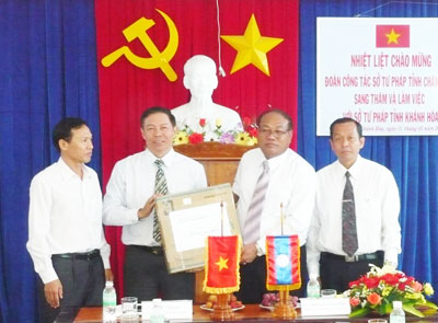 Champasak Department of Justice pays visit to Khanh Hoa Department of Justice