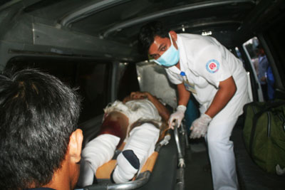 Xe khách tông xe đạp, 1 người bị thương nặng