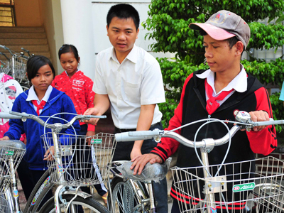 Những chiếc xe đạp trao tay là nguồn động lực cho các em ra sức học tập