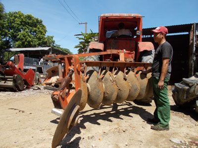 Dàn cày bảy chảo - một sản phẩm công nghiệp nông thôn tiêu biểu.