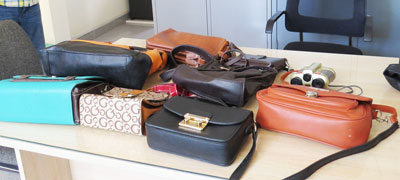 Tang vật phạm tội trong các vụ cướp giật được Công an TP. Nha Trang thu giữ. 