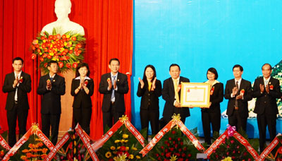 Đón nhận Huân chương Lao động hạng Nhất