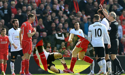 Chiếc thẻ đỏ như một lời chia tay của Steven Gerrard với Liverpool. 