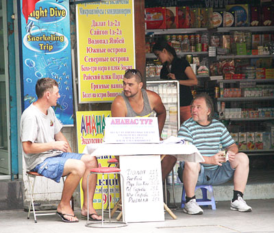 Bán tour trái phép