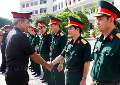 Đại diện nhà trường tiếp đón đoàn Cục Thông tin Bộ Tư lệnh lục quân Ấn Độ.