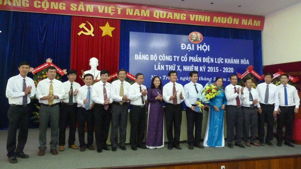 Ban Chấp hành Đảng bộ Công ty nhiệm kỳ 2015 - 2020 ra mắt Đại hội.