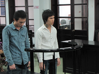   Bị cáo Nguyễn Thanh Hải (phải) và Lê Thành Nguyễn.