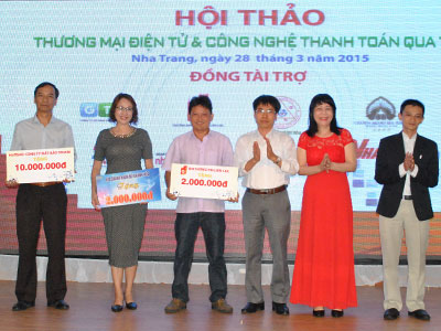Phát triển thương mại điện tử và công nghệ thanh toán qua thẻ