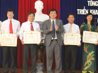 Đẩy mạnh phong trào thi đua yêu nước