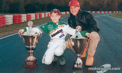 Vettel (trái) luôn ngưỡng mộ Schumi từ thuở bé, trong khi huyền thoại đua xe người Đức cũng từng rất trân trọng tài năng của hậu bối đồng hương.