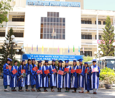 Sinh viên Trường Cao đẳng Sư phạm Nha Trang trong lễ tốt nghiệp.
