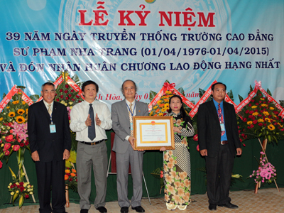 Trường Cao đẳng Sư phạm Nha Trang: Đón nhận Huân chương Lao động hạng Nhất