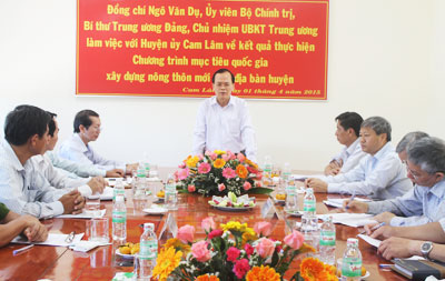Đồng chí Ngô Văn Dụ phát biểu tại buổi làm việc. 