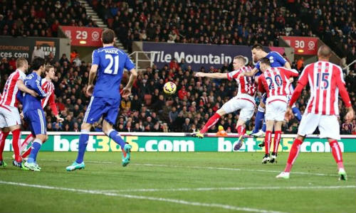 Chelsea đầy khả năng chiến thắng Stoke City giữ vững ngôi đầu bảng.