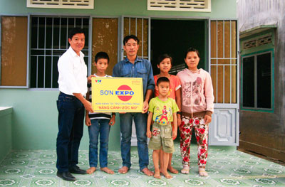 Bàn giao 4 căn nhà cho các hộ nghèo