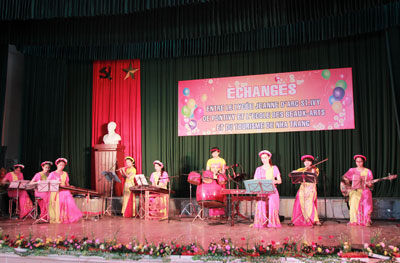 Giao lưu với sinh viên Pháp